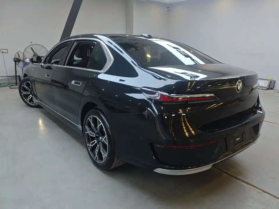 BMW 7 Series — миниатюра 6