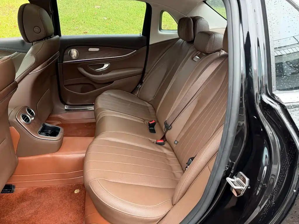 Mercedes-Benz E-Class — миниатюра 12