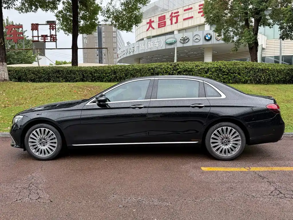Mercedes-Benz E-Class — миниатюра 3