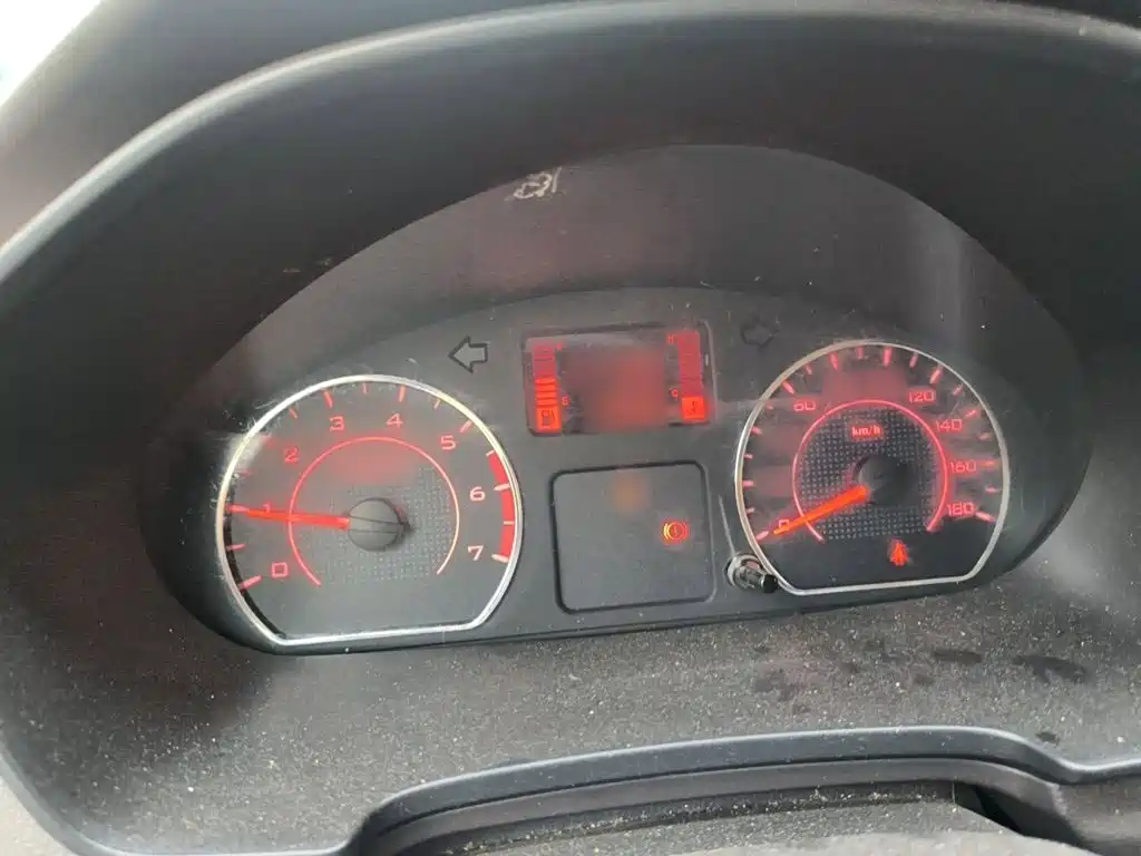Wuling Hongguang V — миниатюра 4