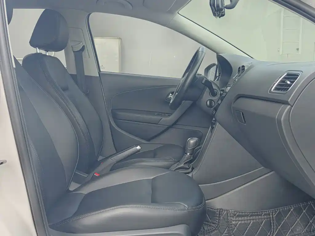 Volkswagen Polo 2016 1.6L AT Comfort