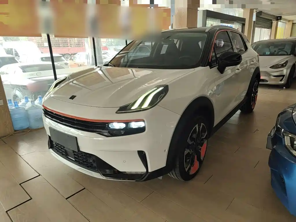 Lynk & Co 06