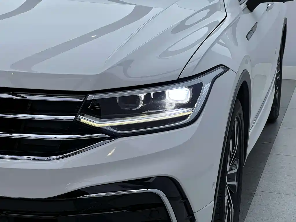 Volkswagen Tiguan L L 2022 330TSI AT R-Line