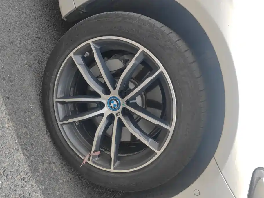 BMW 5 Series New Energy — миниатюра 6