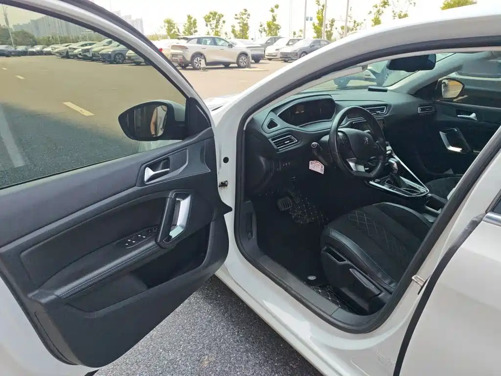 Peugeot 308 — миниатюра 12
