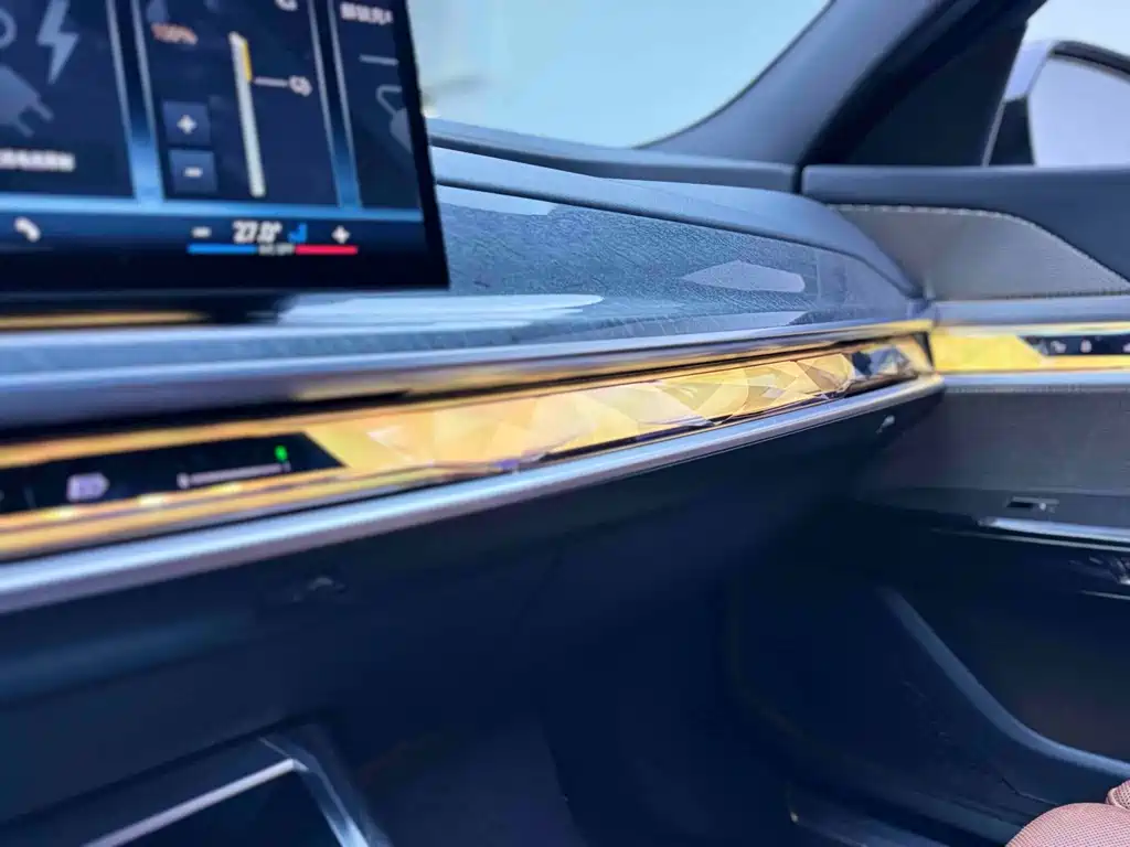 BMW i7 — миниатюра 12