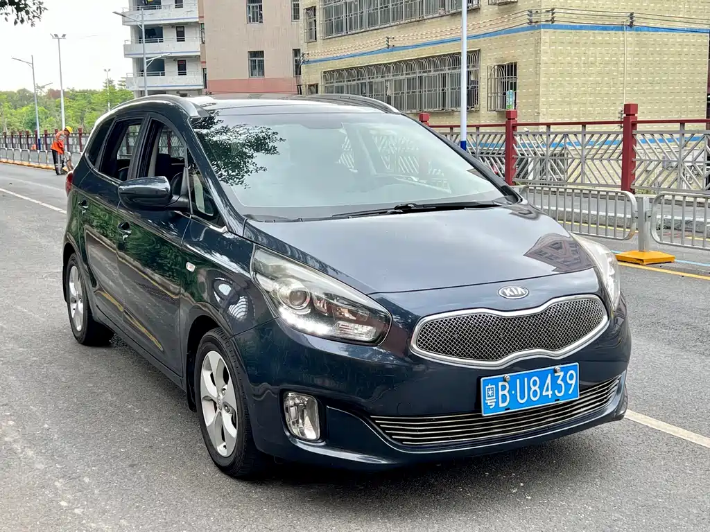 Kia Carens — миниатюра 3