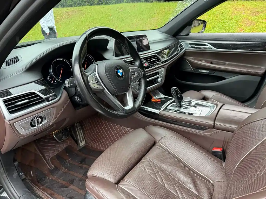 BMW 7 Series — миниатюра 7