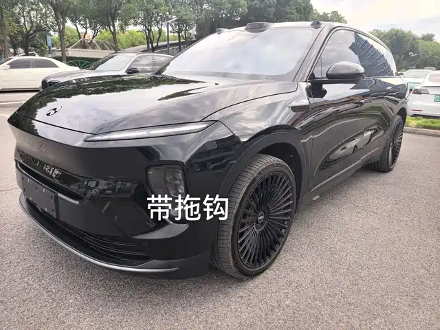 NIO ES8