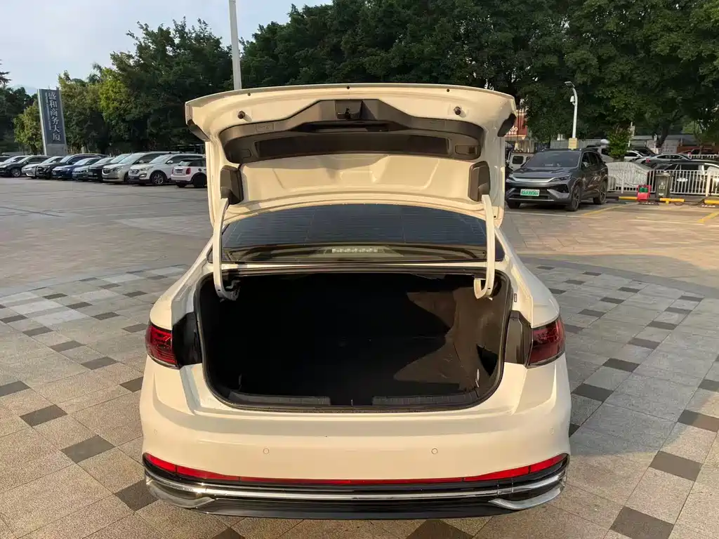 Volkswagen Sagitar — миниатюра 23
