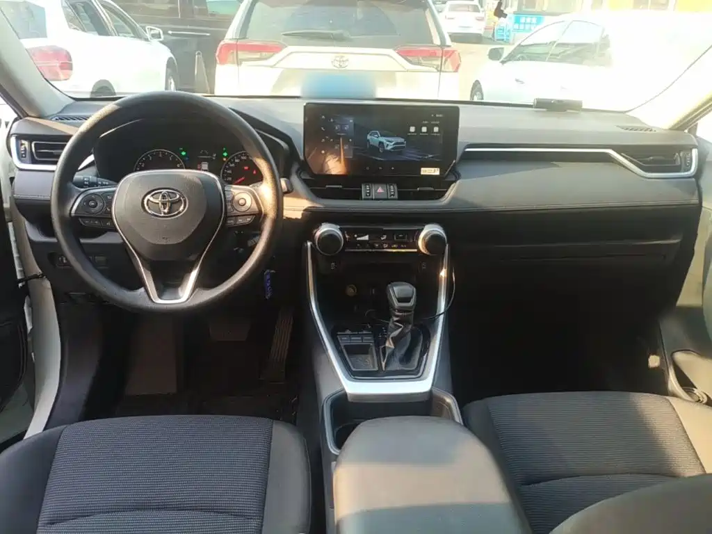 Toyota RAV4 — миниатюра 10