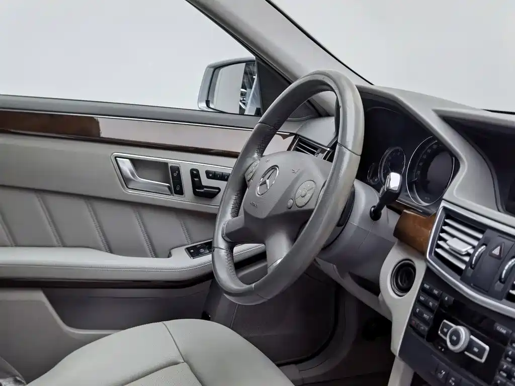 Mercedes-Benz E-Class — миниатюра 22