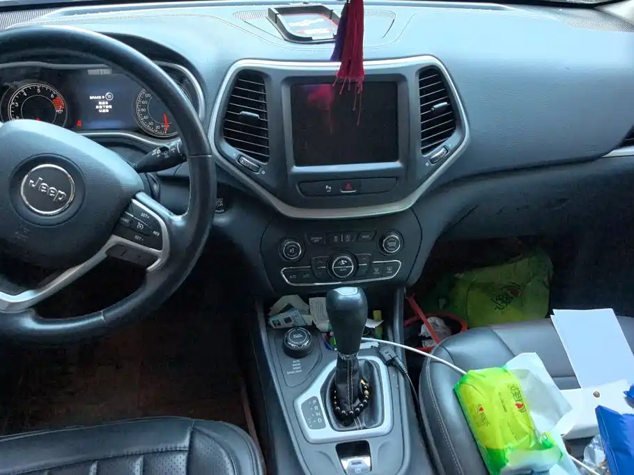 Jeep Cherokee — миниатюра 13