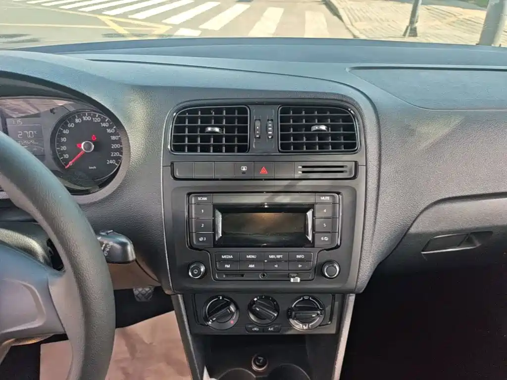 Volkswagen Polo — миниатюра 13