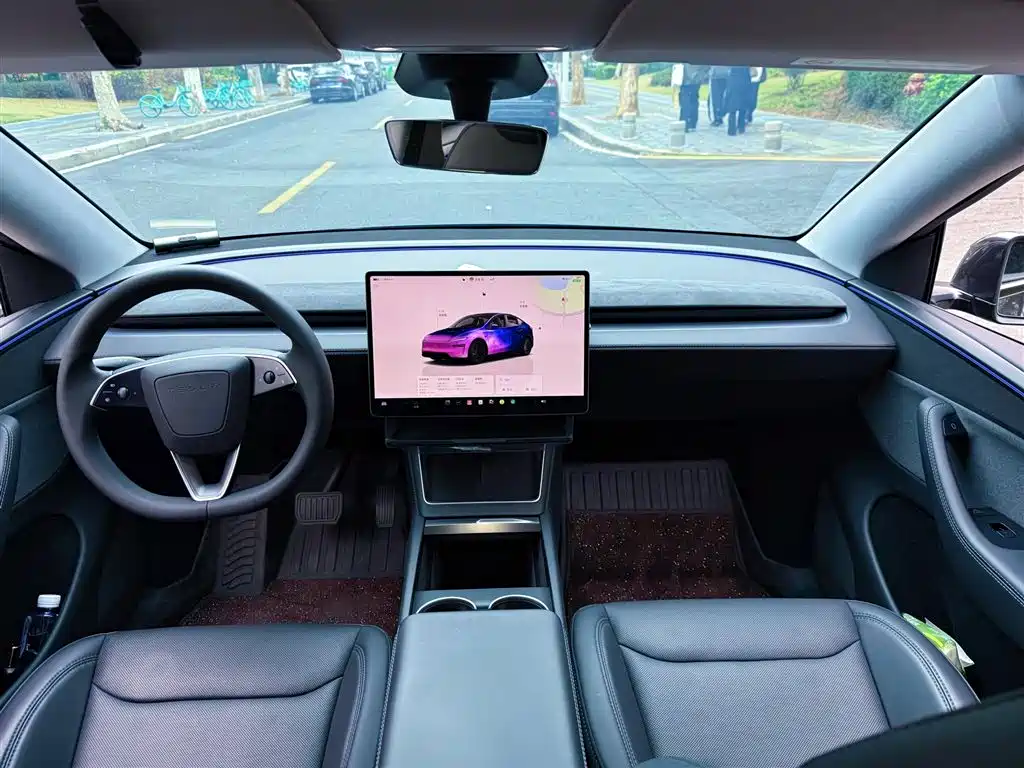 TESLA MODEL Y