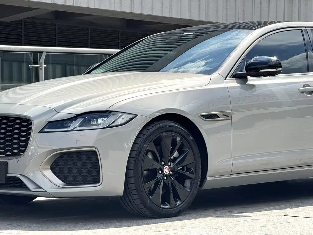 Jaguar XFL — миниатюра 2