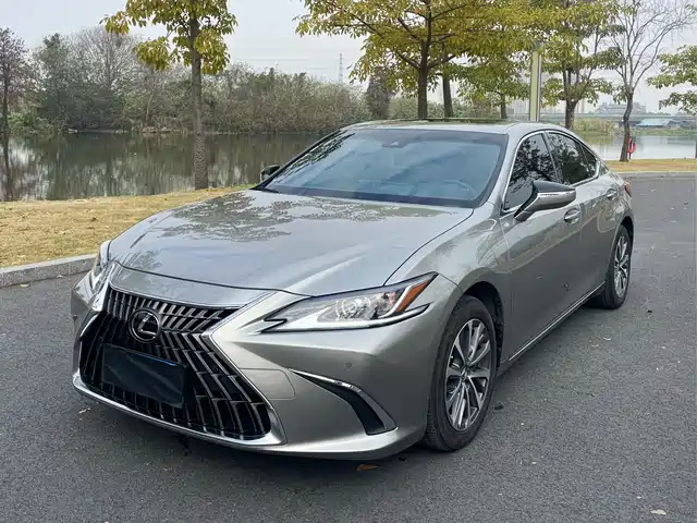 LEXUS ES 2023