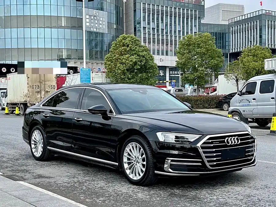 AUDI A8