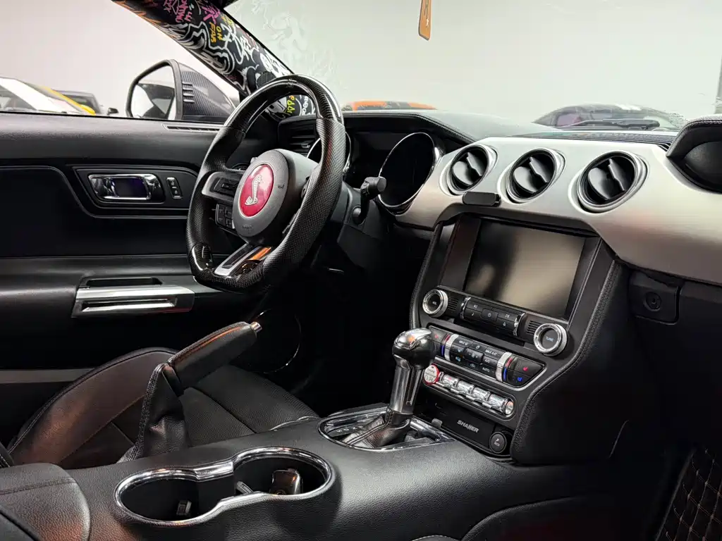 Ford Mustang — миниатюра 7