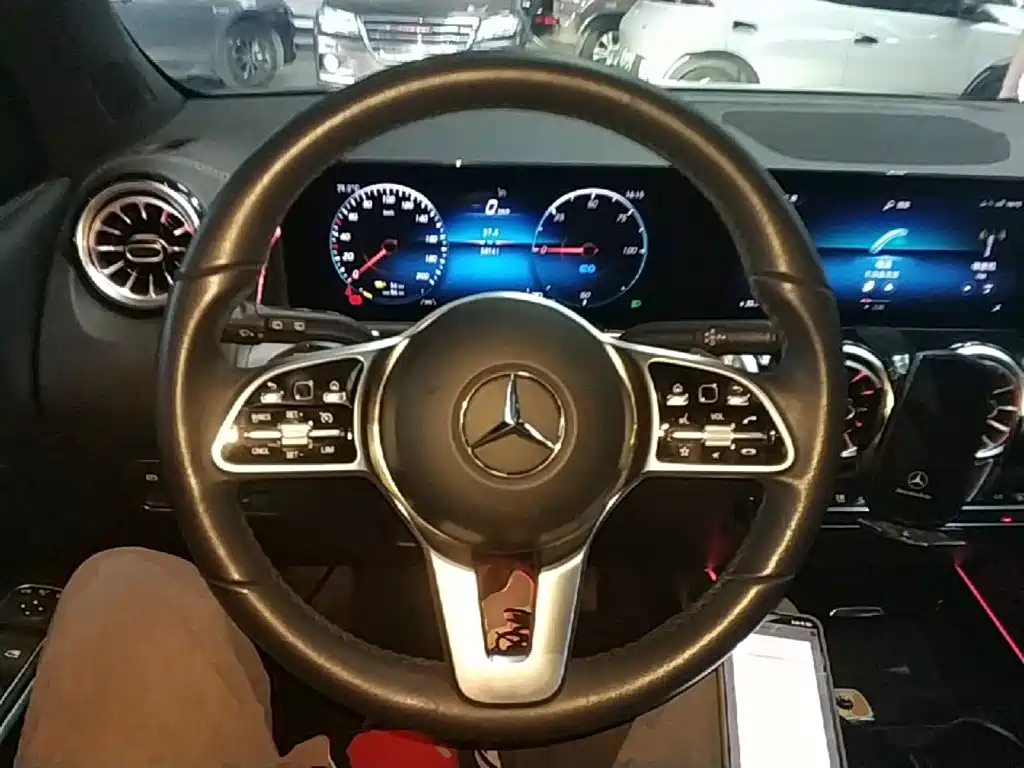 Mercedes-Benz EQB — миниатюра 11