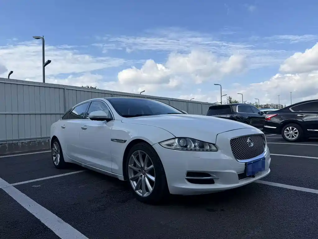Jaguar XJ — миниатюра 3
