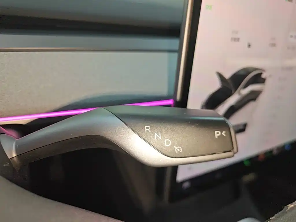Tesla Model Y — миниатюра 14
