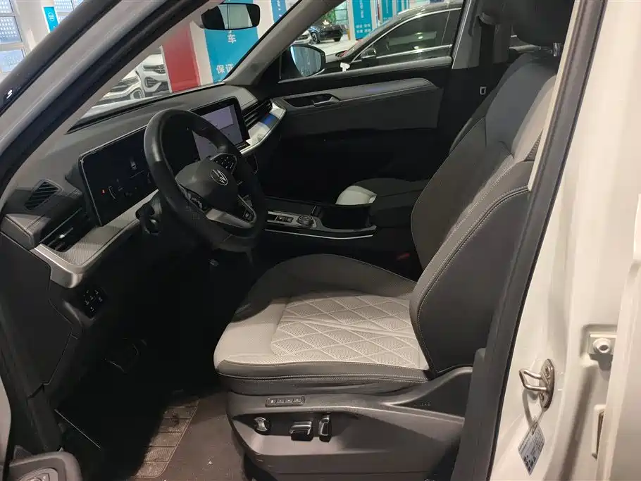 Volkswagen Tavendor 2024 380TSI R-Line