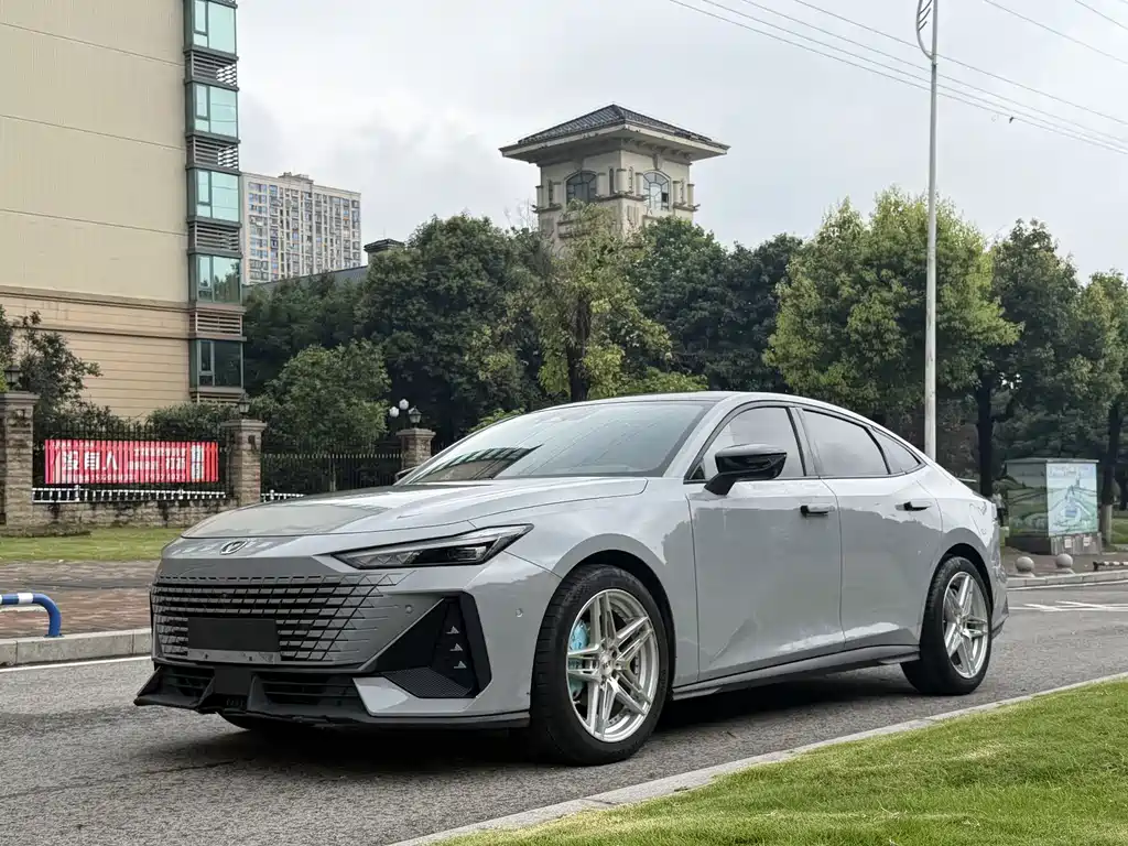 2022 Changan UNI-V - zdjęcie 1 z 12