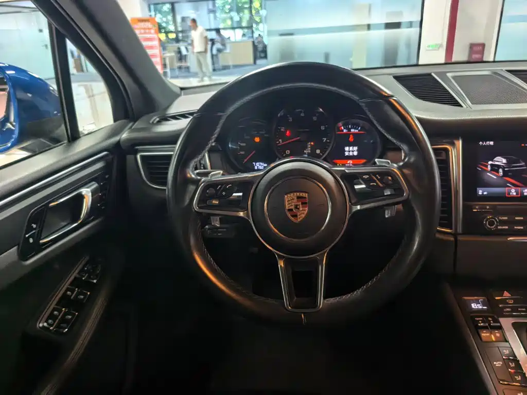 Porsche Macan — миниатюра 8