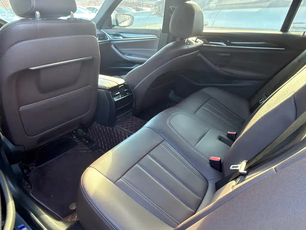 BMW 5 Series — миниатюра 8