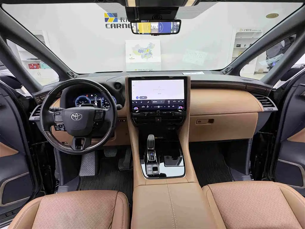 Toyota Alphard — миниатюра 11