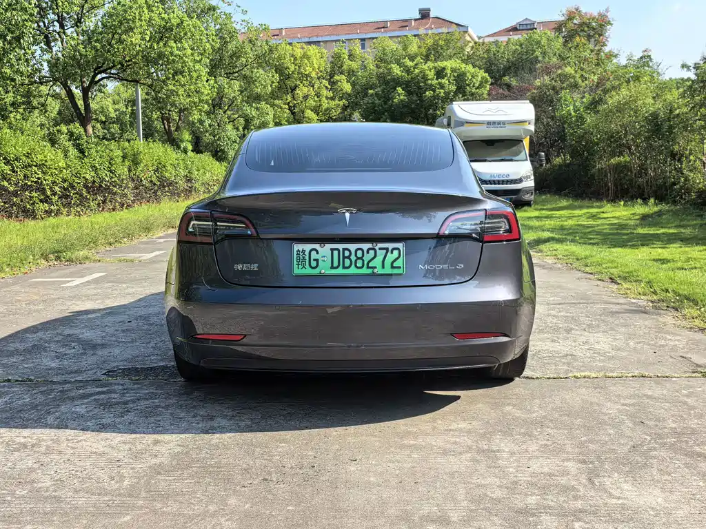 Tesla Model 3 — миниатюра 18