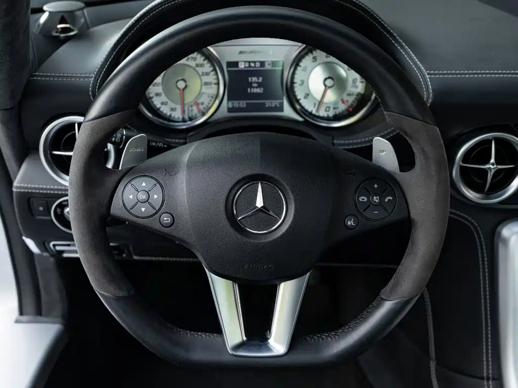 Mercedes-Benz SLS AMG — миниатюра 11