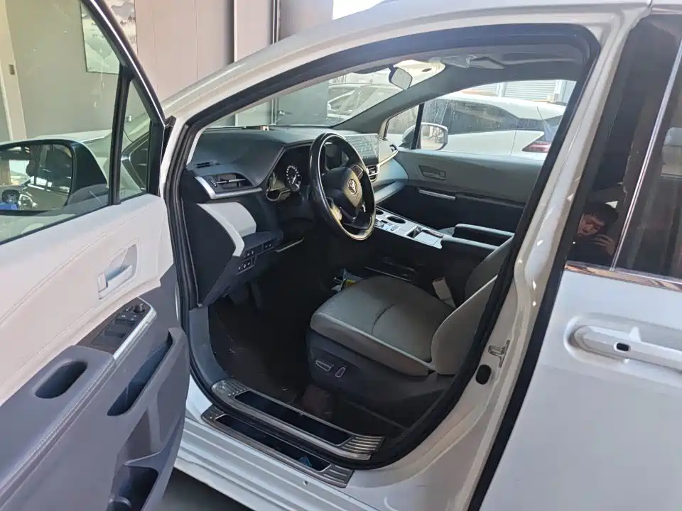 Toyota Sienna — миниатюра 5