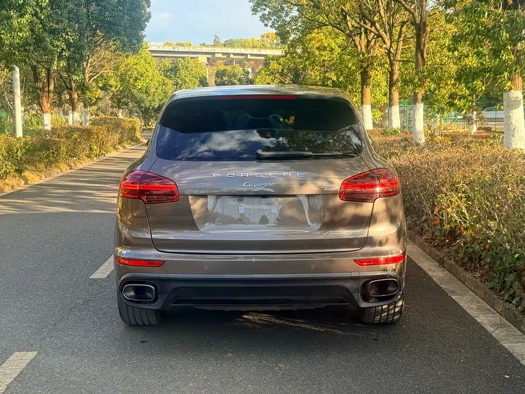 Porsche Cayenne — миниатюра 3