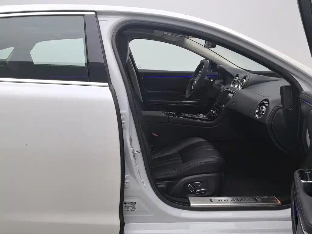 Jaguar XJ — миниатюра 23