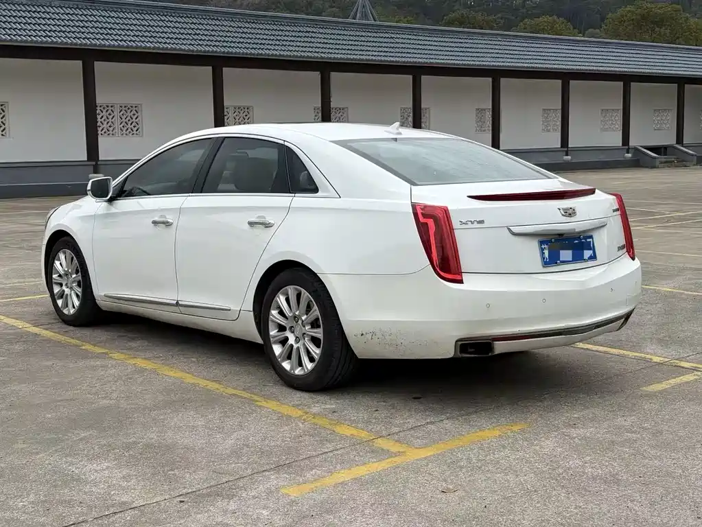 CADILLAC XTS