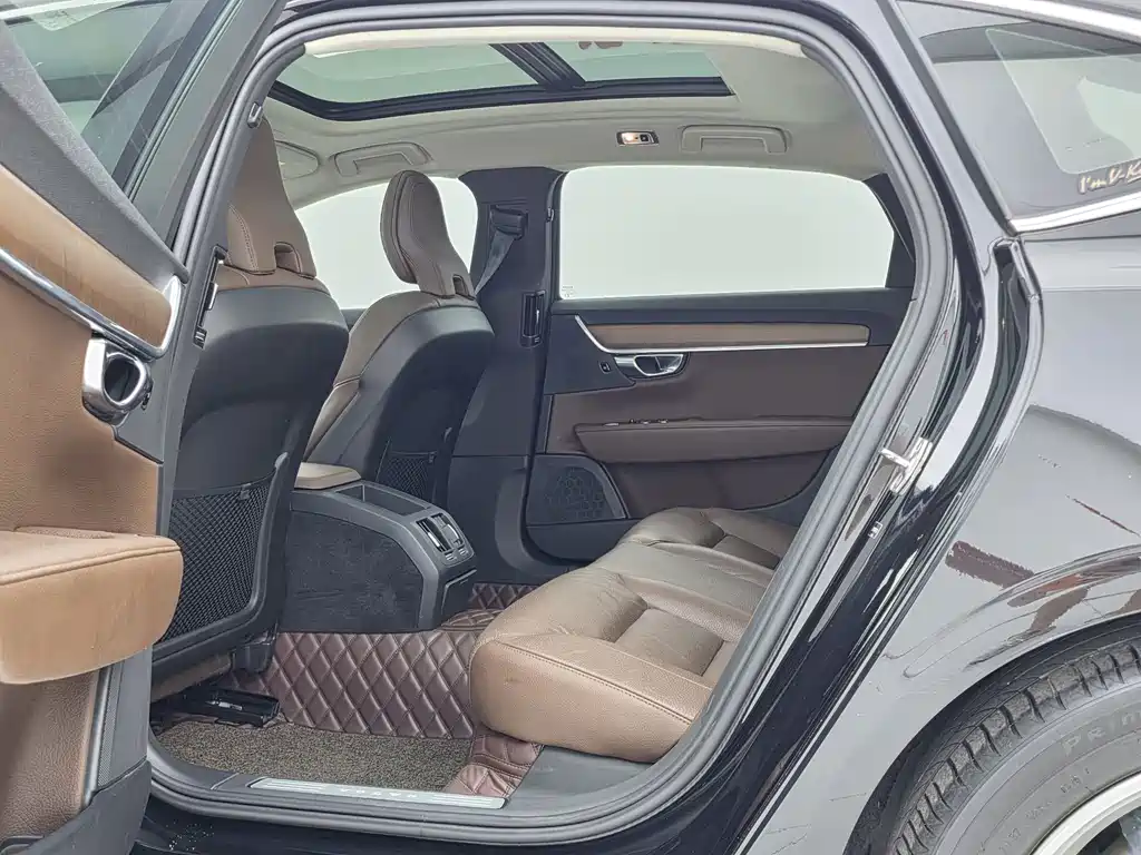 Volvo S90 — миниатюра 8