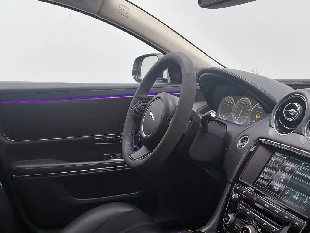 Jaguar XJ — миниатюра 22