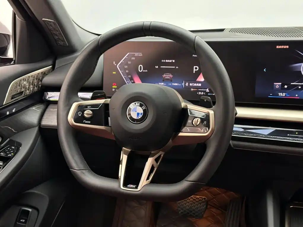 BMW 5 Series — миниатюра 12