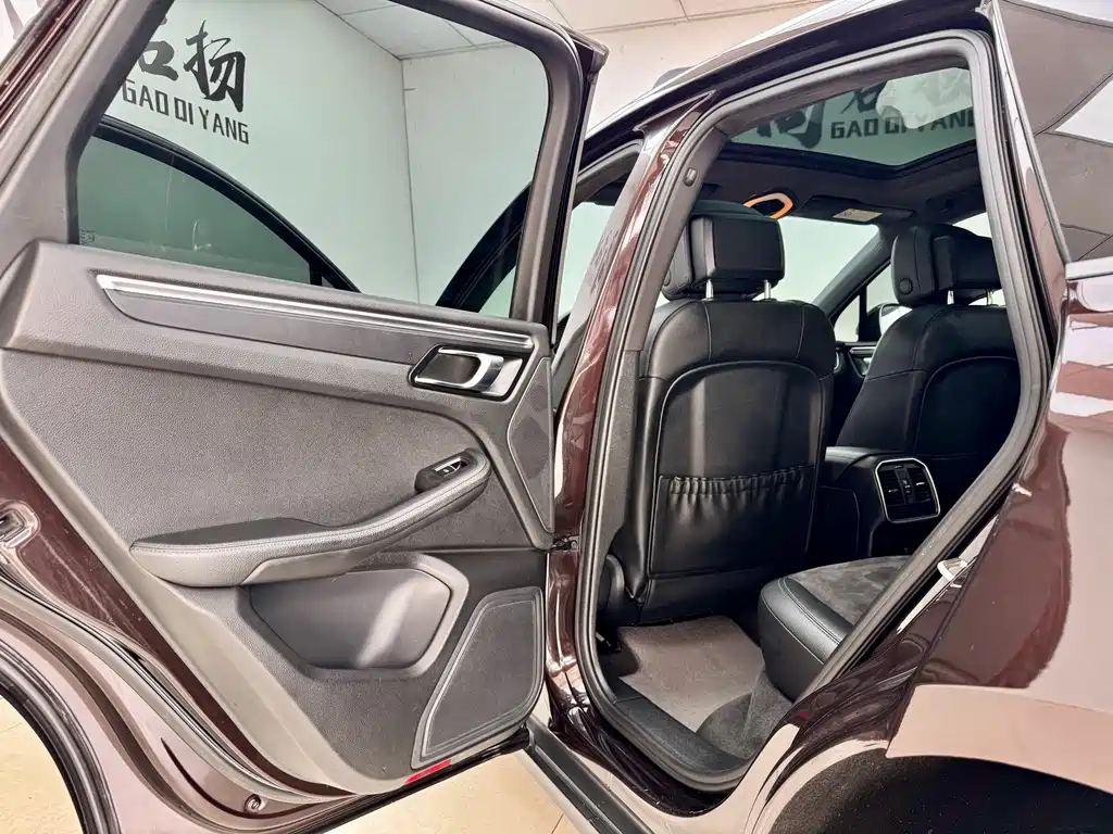 Porsche Macan — миниатюра 8