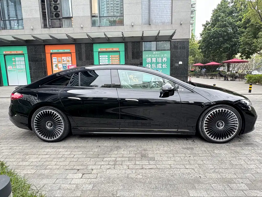 MERCEDES-BENZ EQS AMG