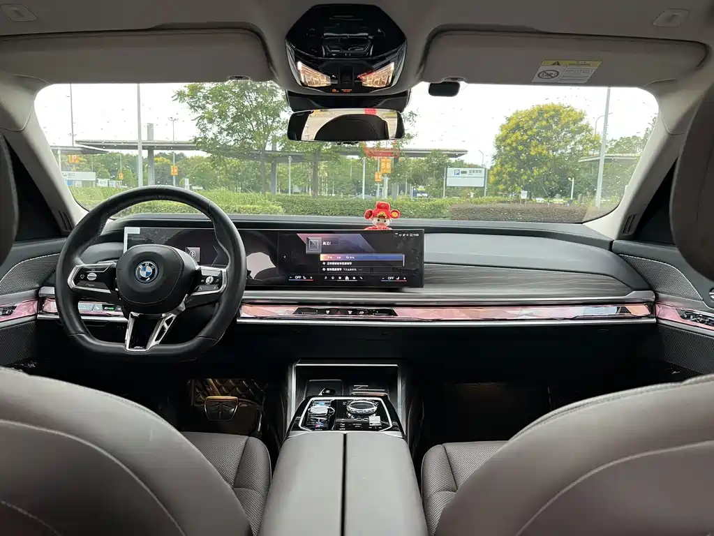 BMW i7 — миниатюра 9