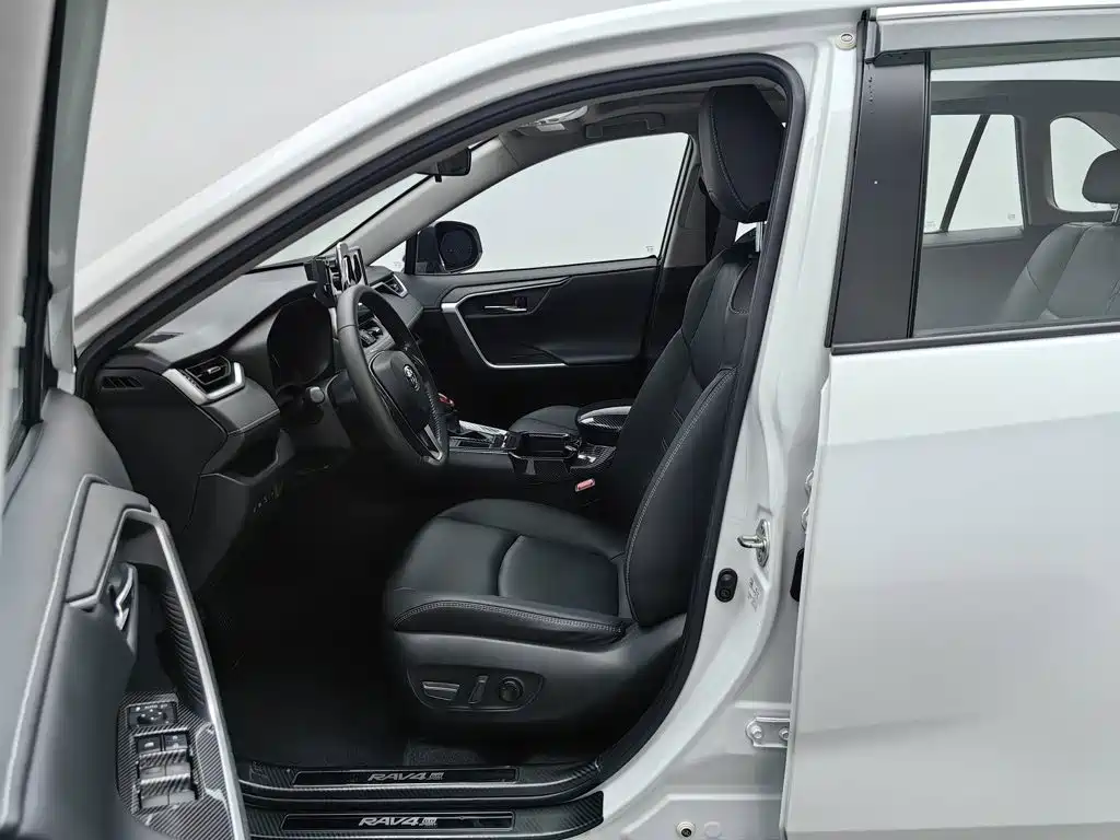 Toyota RAV4 — миниатюра 10