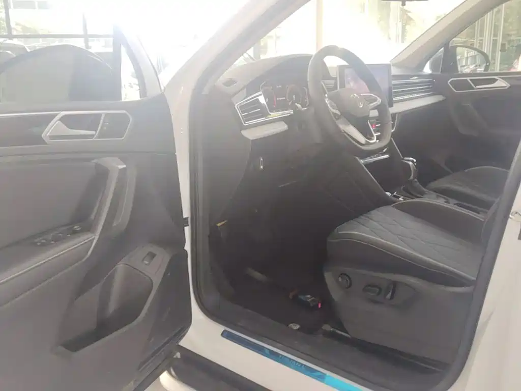 Volkswagen Tiguan L — миниатюра 16