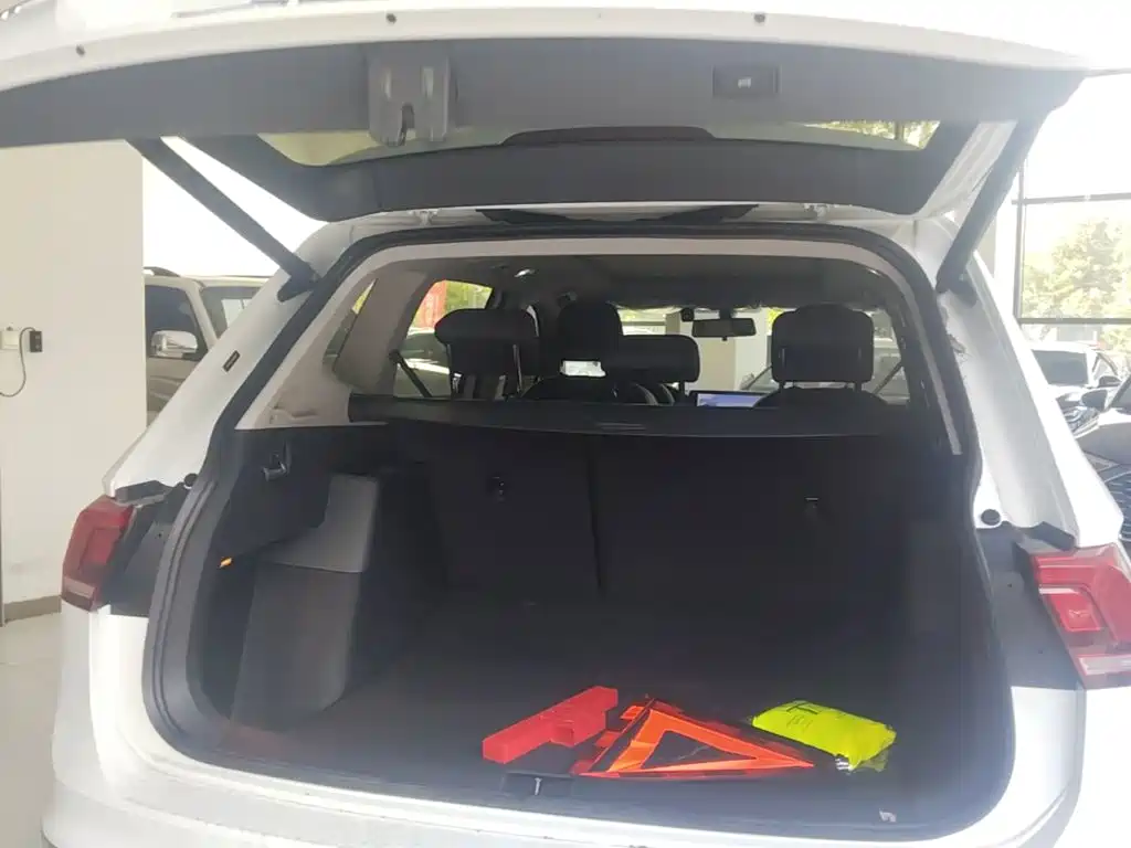Volkswagen Tiguan L — миниатюра 19