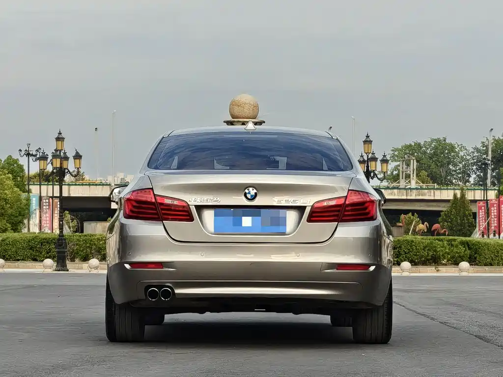 BMW 5 Series — миниатюра 5