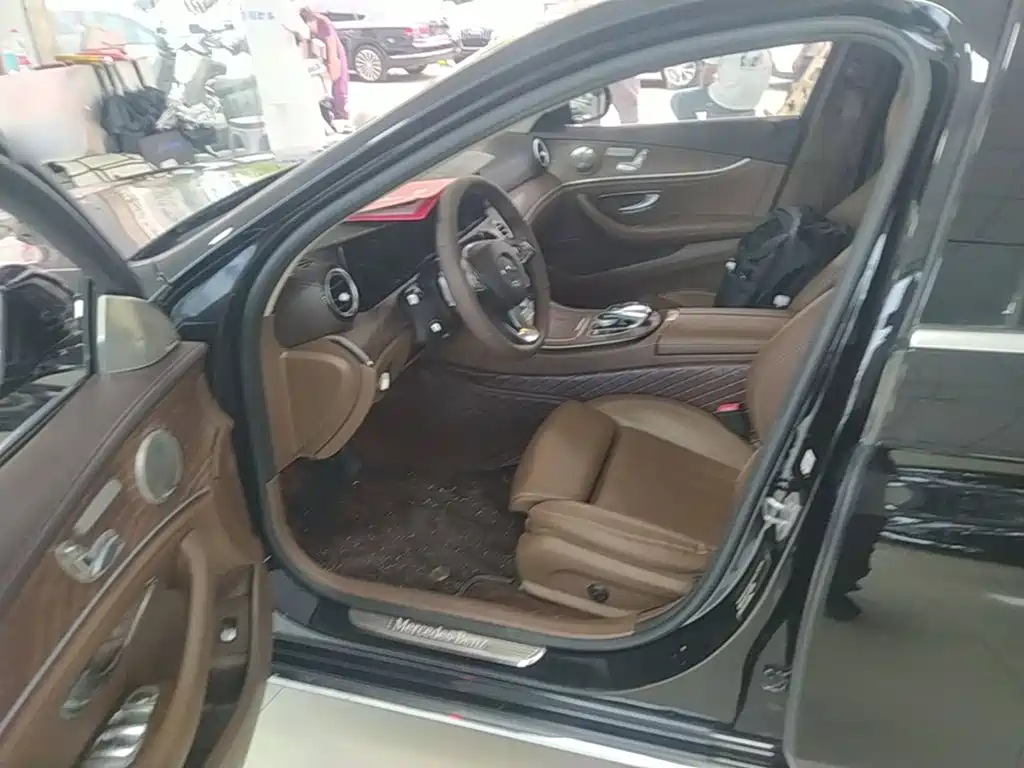 Mercedes-Benz E-Class — миниатюра 16