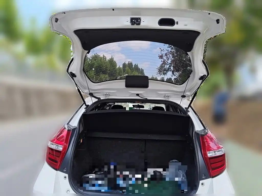 Toyota Yaris L — миниатюра 10