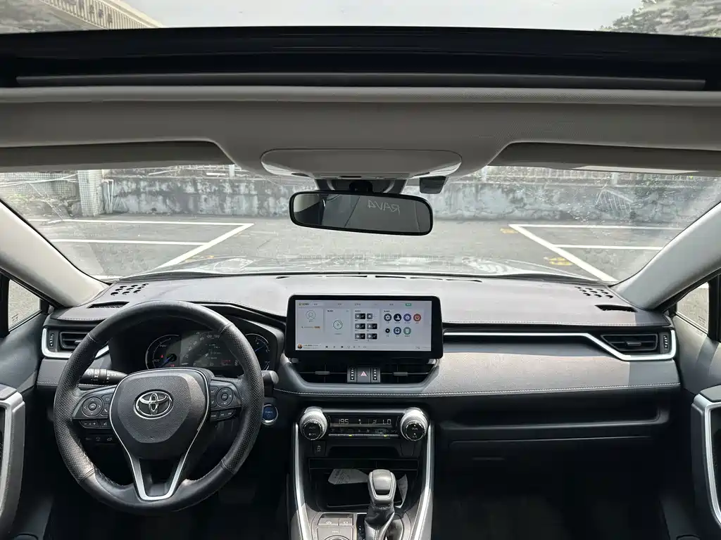 Toyota RAV4 — миниатюра 11